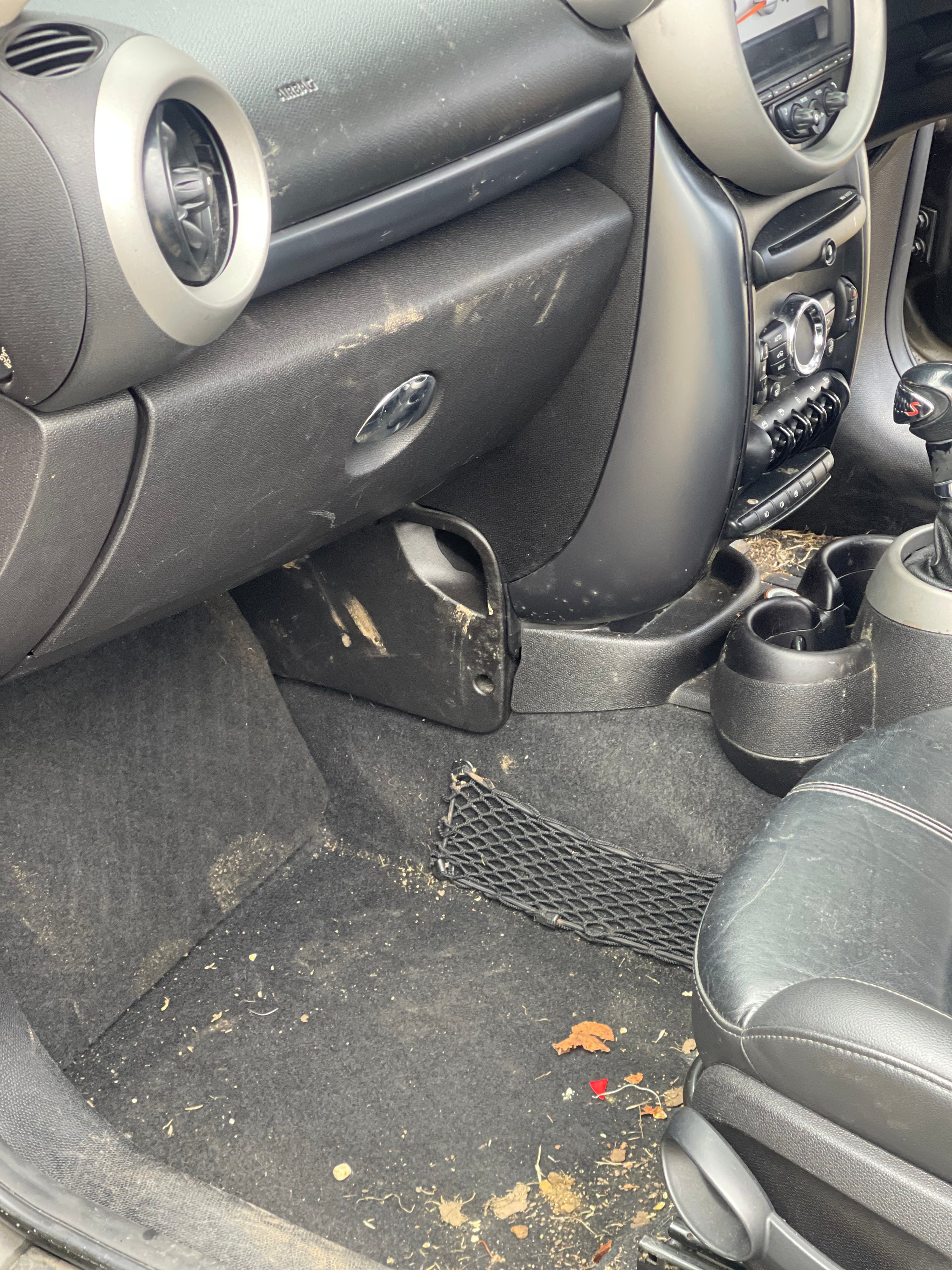 MINI COUNTRYMAN DIRTY INTERIOR