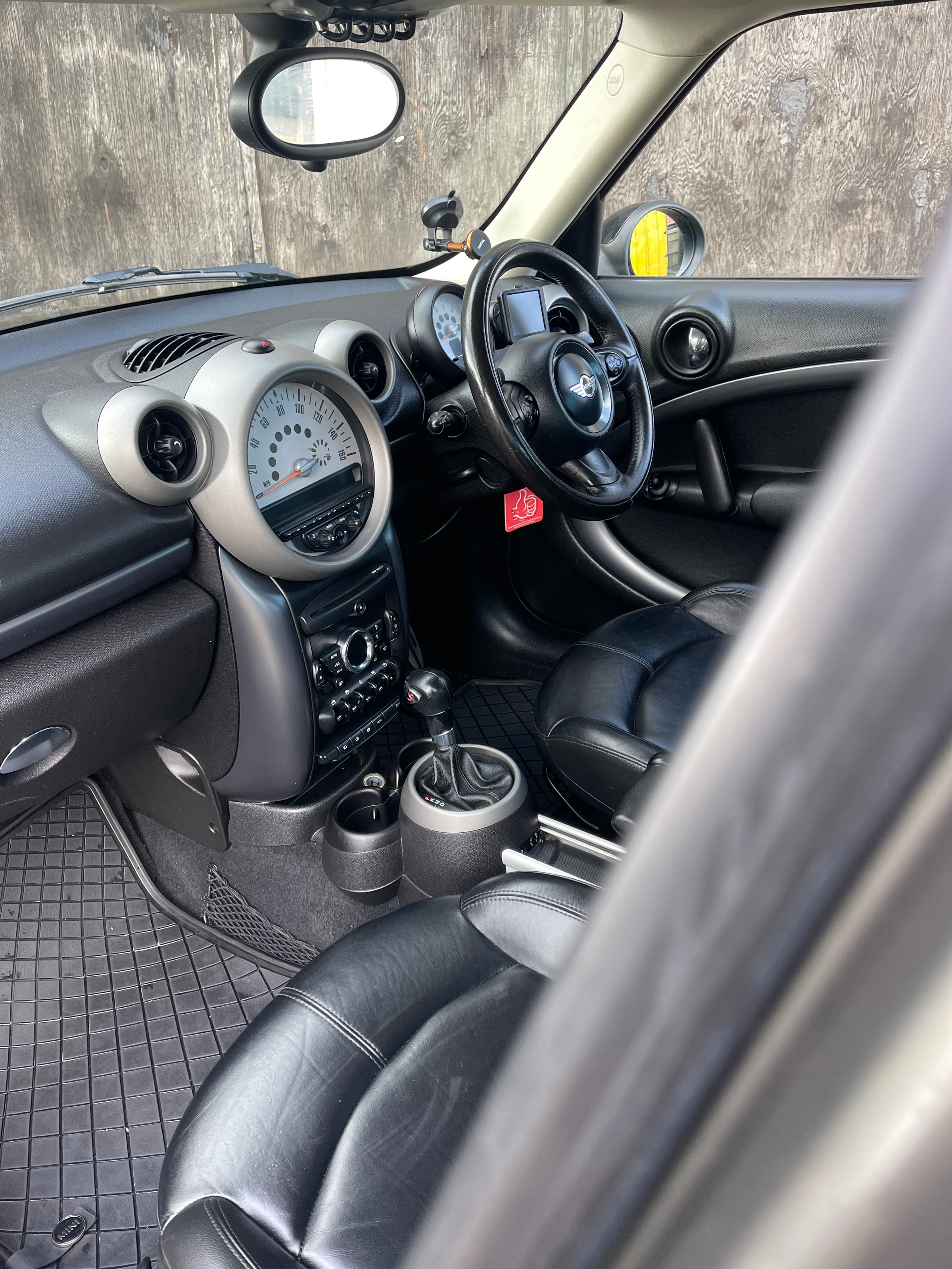 MINI COUNTRYMAN DETAILED INTERIOR